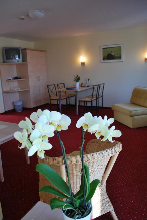 Mueritz-Strandhotel Röbel Kamer foto